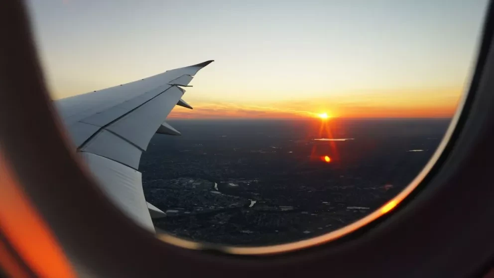 De las nubes al suelo: El Iphone que cayó de un avión es encontrado intacto y funcional