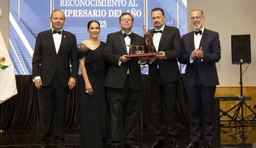 Entrega del Premio al Empresario del Año 2023 en Querétaro. Foto: Cortesía