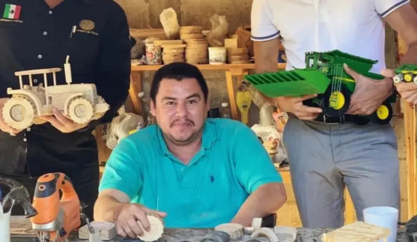 ¡Pasión por el arte de la madera! Cristóbal Espinoza hace tractores en miniatura en Quilá