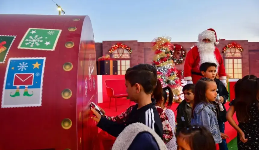 Los niños y niñas en la edición anterior de la verbena disfrutaron al máximo la Villa del Bienestar.