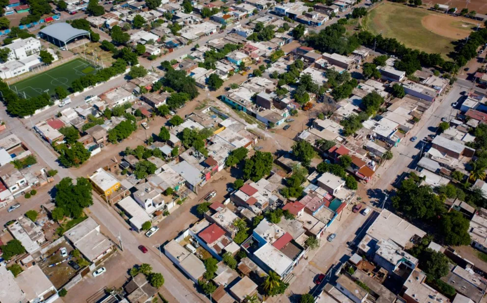 También actualmente se pavimentan algunas calles en la colonia Huizaches, que traerá grandes beneficios en especial para los habitantes del sector sur de Culiacán.