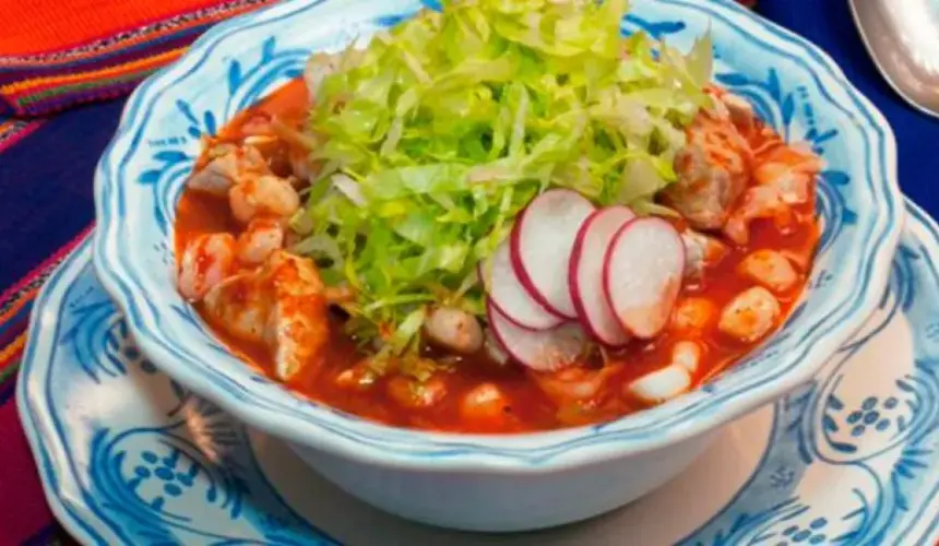 Cómo hacer pozole rojo, te damos los ingredientes.