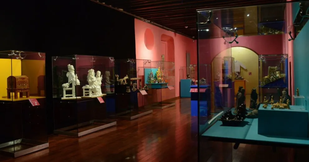 Da un recorrido por el Museo de El Carmen y observa La exposición Nacimientos Mexicanos