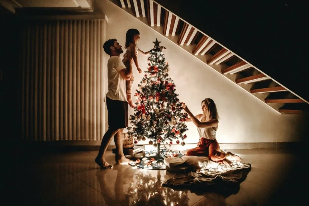Navidad 2024: ¿Qué rituales hacer con tu árbol de Navideño para atraer dinero?
