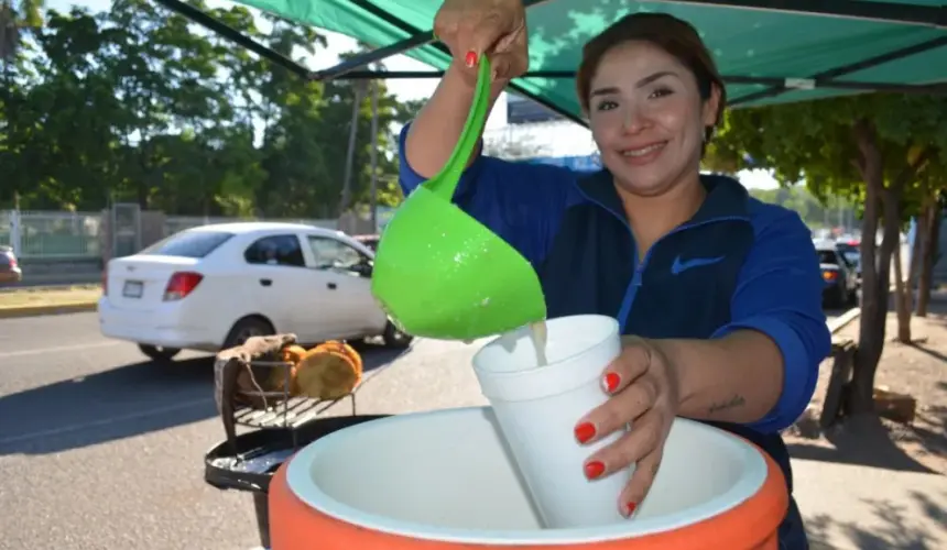 Nataly invita a la población a que acudan a deleitar el paladar con sus sabrosos productos que prepara de lunes a sábado de 6:00 a 9:00 horas, en el puesto que se ubica sobre la avenida Obregón esquina con Pablo Macías en la colonia Buenos Aires.