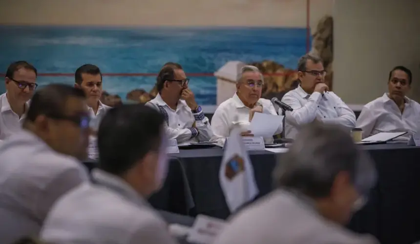 El mandatario estatal inauguró la 52 Reunión Nacional de Funcionarios Fiscales que congregó en Mazatlán a servidores públicos del área de todo el país.