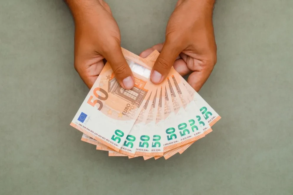 Precio del euro hoy lunes 11 de diciembre de 2023. Foto: Freepik
