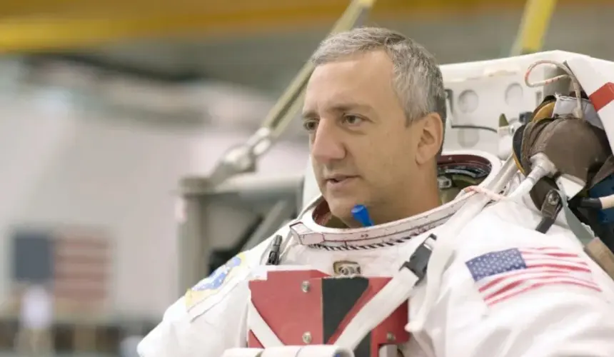  Mike Massimino 