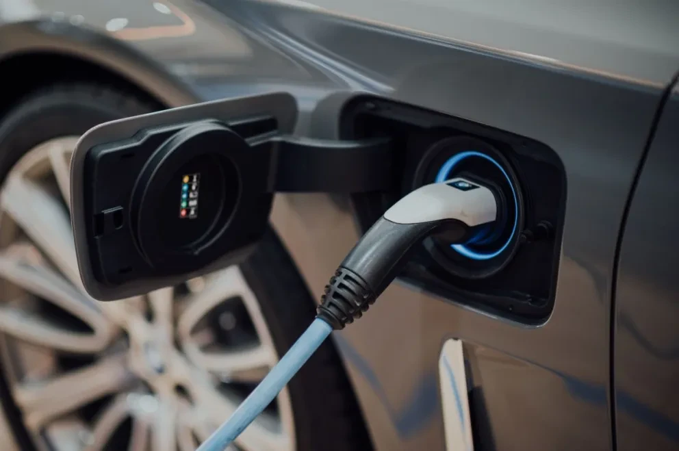 Esto le podría pasar a tu carro eléctrico a causa del frío. Foto: CHUTTERSNAP