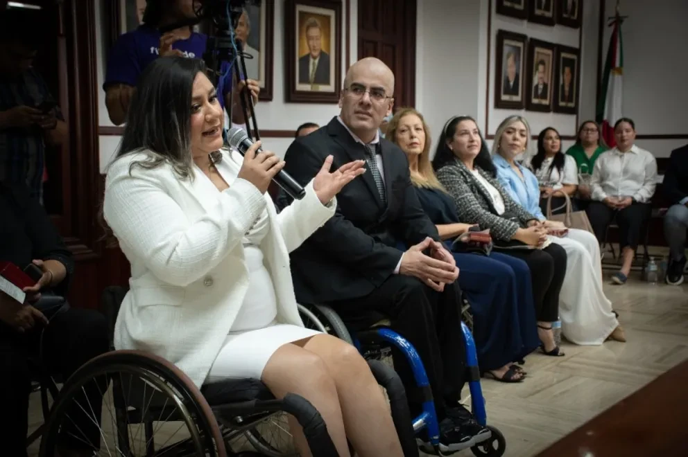 Ismael Arias López y María de los Ángeles Sandoval, reciben el ‘Premio Municipal de Derechos Humanos’.