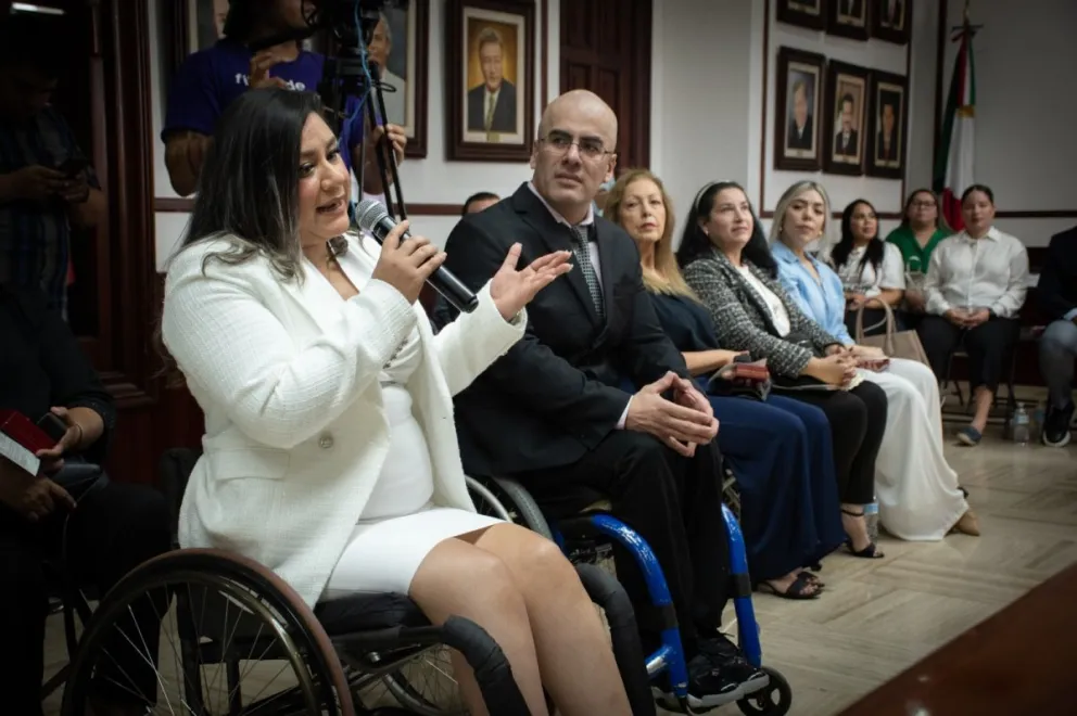 Ismael Arias López y María de los Ángeles Sandoval, reciben el ‘Premio Municipal de Derechos Humanos’.