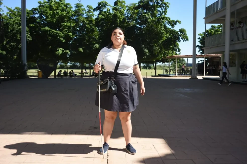 Con luz propia, Anairam es la invidente que con el color de su vida desafía al mundo