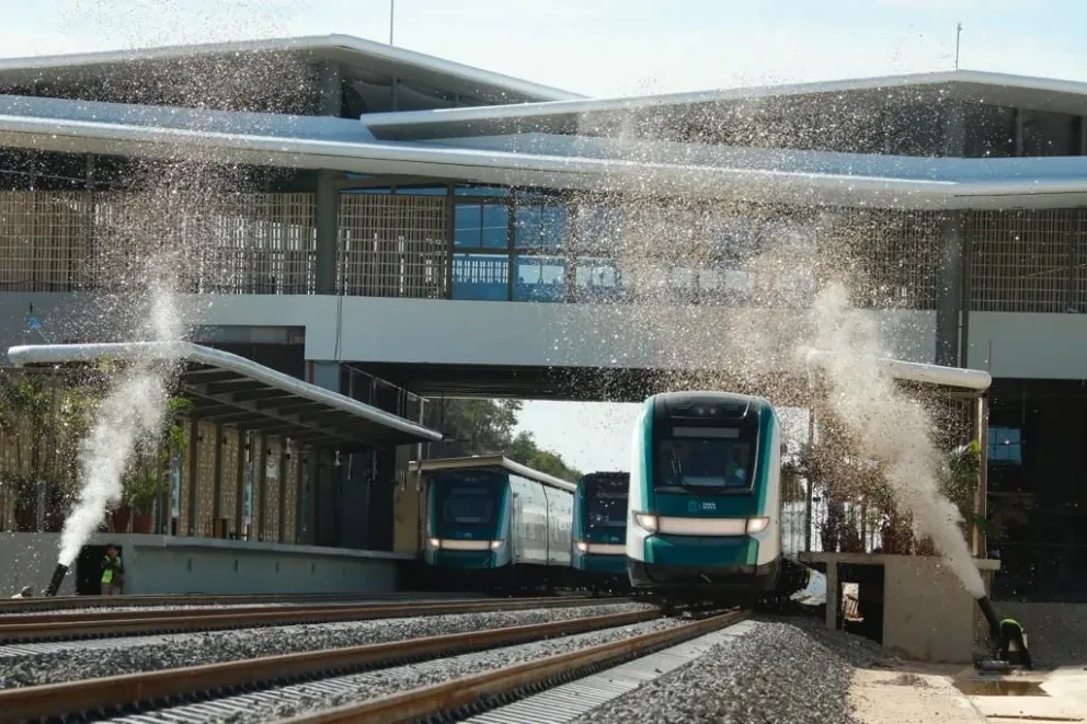 AMLO inaugura el Tren Maya del tramo Campeche-Cancún.