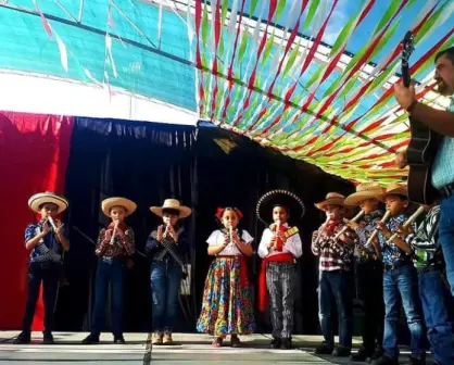 Óscar, el profesor de Mazatlán que enseña a niños y niñas a través de las artes