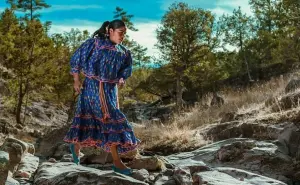 Festeja las tradiciones; conoce el traje típico de Chihuahua