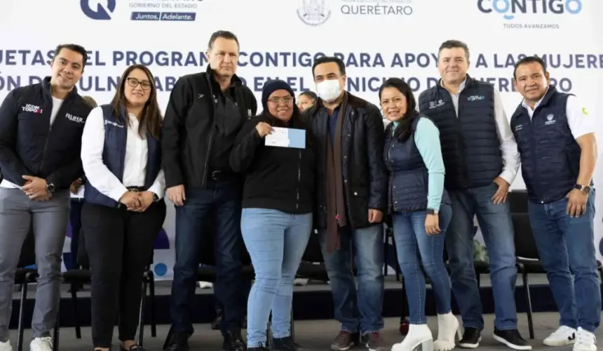 La entrega de las tarjetas Contigo, se realizó en el municipio de Querétaro. Foto: Cortesía