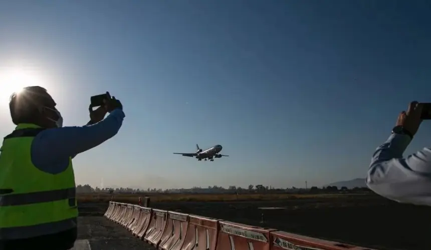 l Aeropuerto de Guadalajara tiene 31 conexiones aéreas con destinos nacionales, 22 de Estados Unidos, 1 en Canadá, 2 en Latinoamérica y 1 en Europa