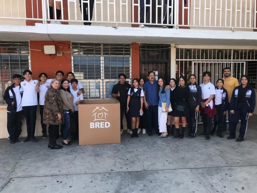 Los líderes de Paz de la Secundaria Jesusita Neda se une al “Donatón”