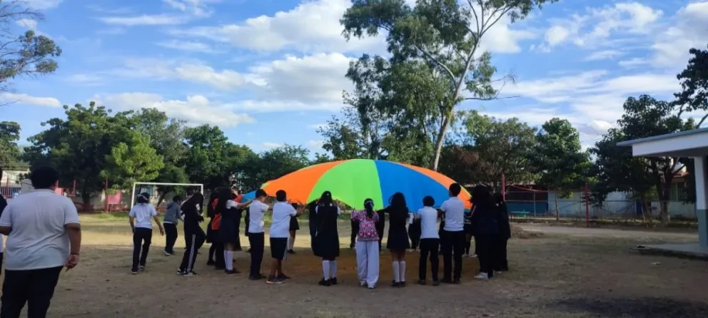 Estudiantes de la Emancipación del Pueblo promueven la paz a través de juegos inclusivos