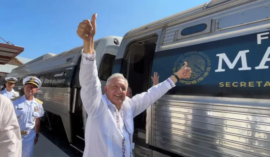 ???????En Oaxaca, AMLO aborda primer tren de pasajeros del Istmo de Tehuantepec.