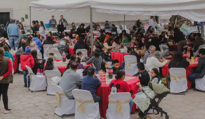 Familias de Zacatecas pasaron un rato agradable durante la entrega de alimentos. Foto: Cortesía