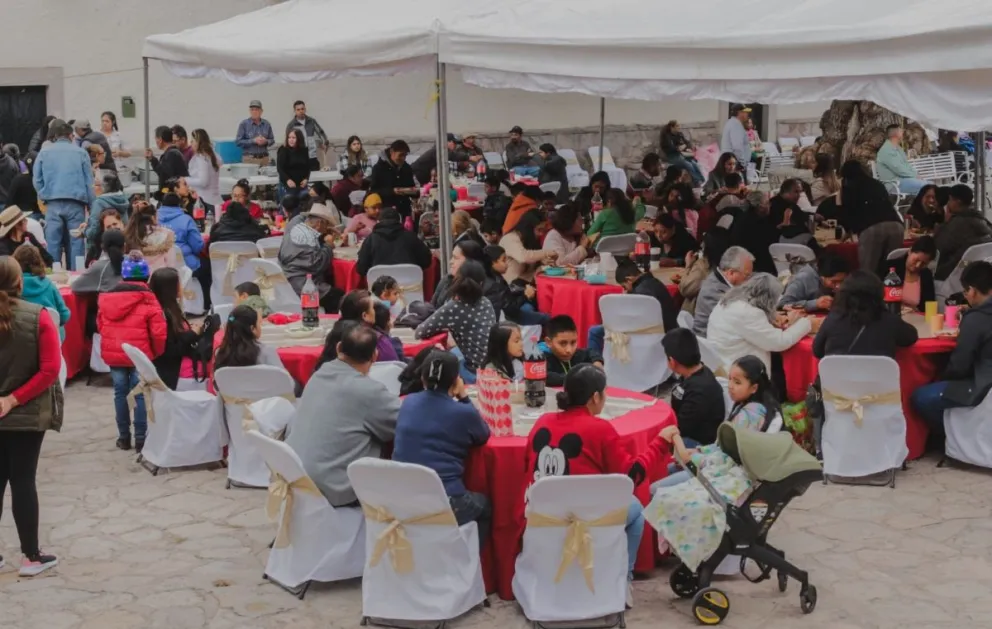 Familias de Zacatecas pasaron un rato agradable durante la entrega de alimentos. Foto: Cortesía