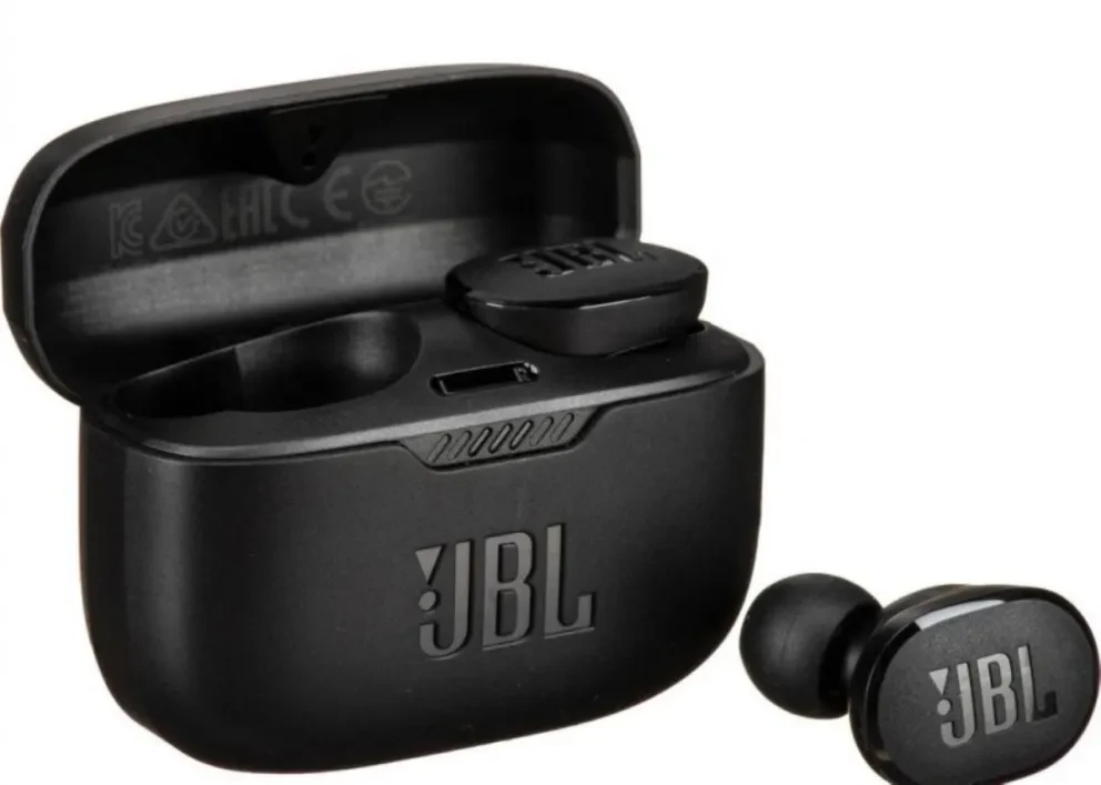 Los auriculares JBL Tune Buds ofrecen 2 días de reproducción con una carga completa. Foto: Cortesía