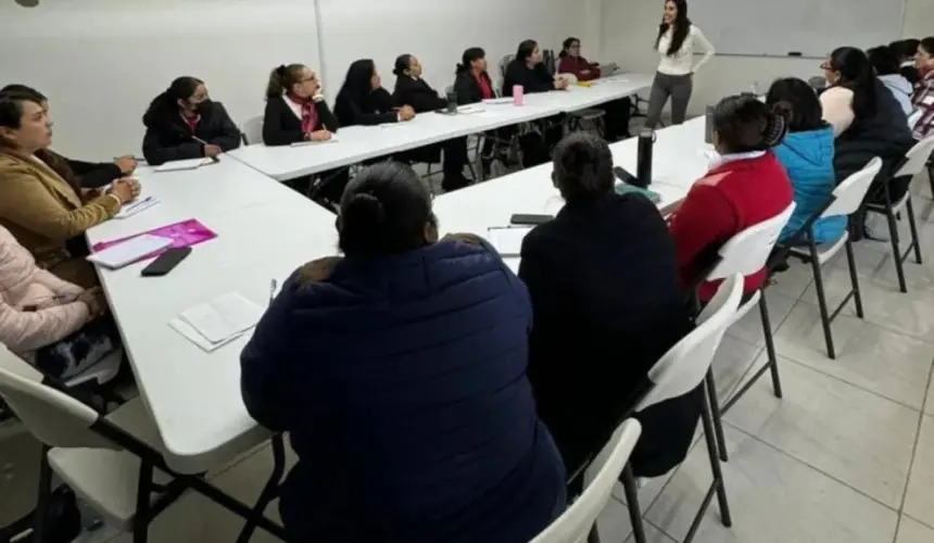 Ofrecen becas en Querétaro para mujeres que quieran unirse al transporte público. Foto: Cortesía