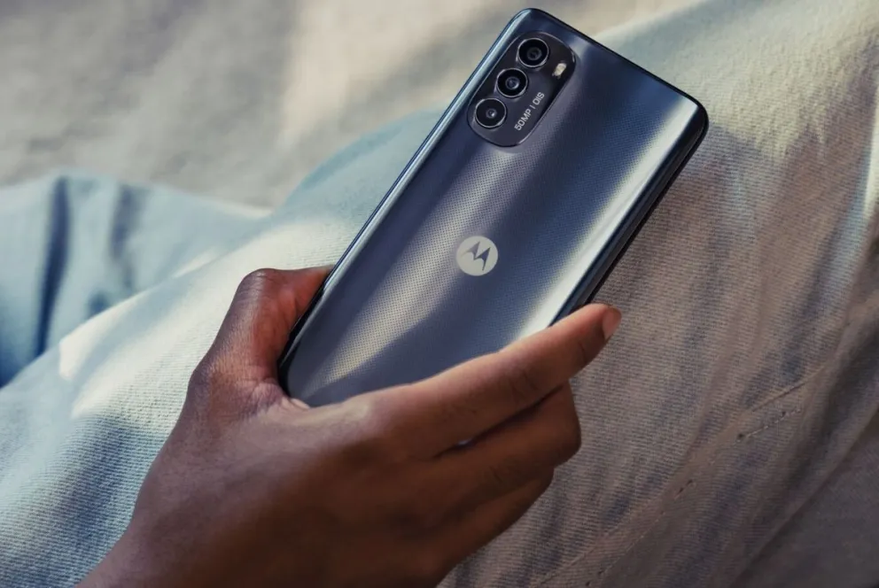 El smartphone Motorola Moto G82 está con descuento en Sears. Foto: Cortesía