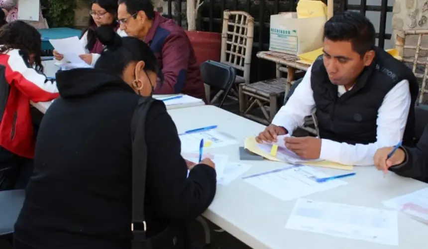 Gobierno de Puebla entrega becas de capacitación para empleo a más de 1,500 personas