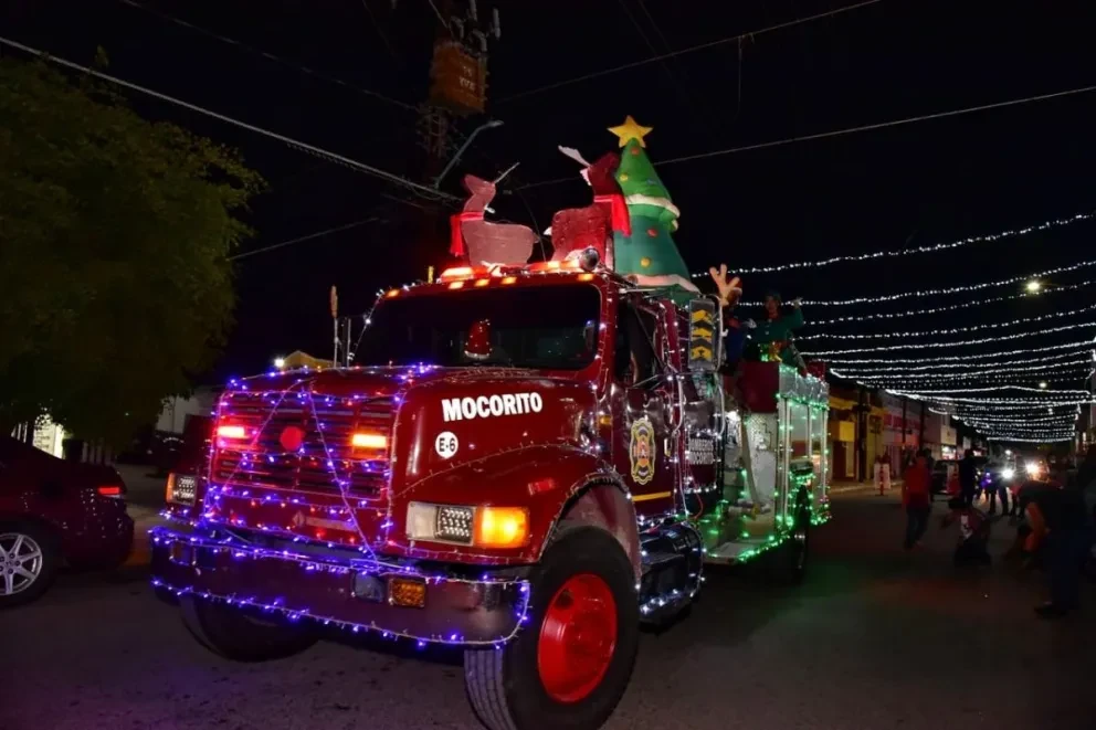 Bomberos Angostura realiza colecta anual con gran desfile navideño