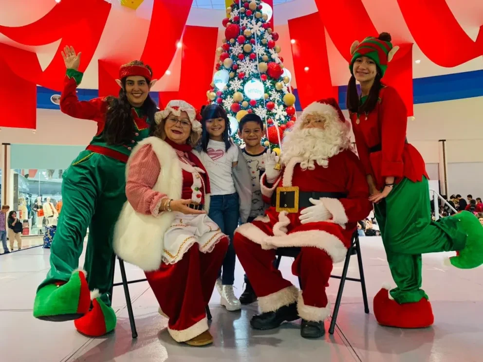Más de 200 niños, niñas, jóvenes y padres de familia de la fundación Malala Academia IAP, Buenos Aires, disfrutaron de LA maravillosa posada en Plaza Senderos. Fotos: Malala Academia