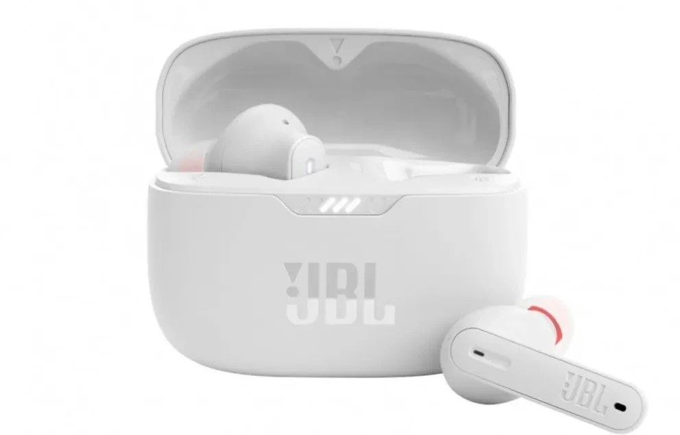 Los auriculares inalámbricos JBL Tune 230NC mantienen una buena relación entre su costo y sus características. Foto: Cortesía