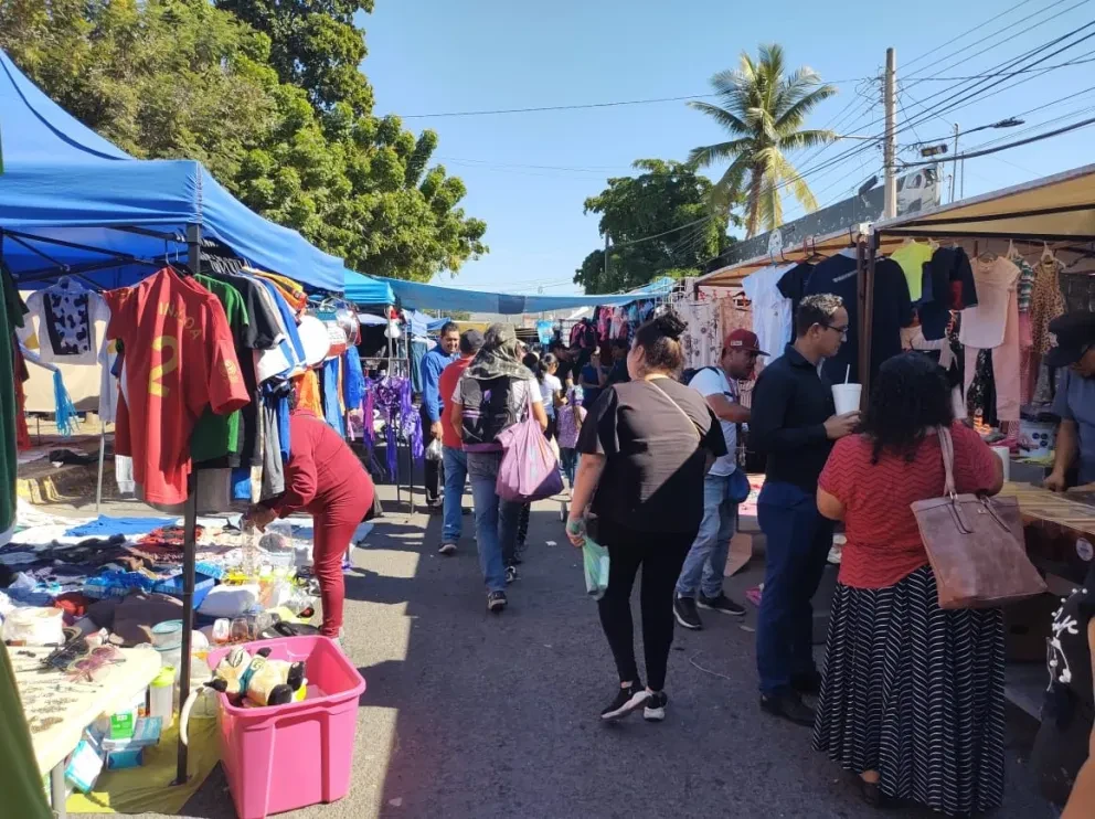 El tianguis Los Huizaches opera únicamente los domingos en un horario de 5:00 de la mañana a 2:00 de la tarde.