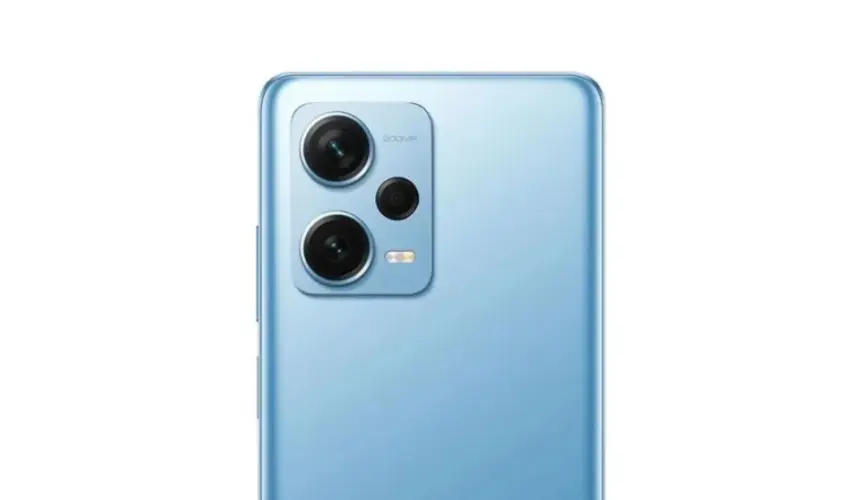 El smartphone Xiaomi Redmi Note 12, uno de los celulares con precio más accesible en la gama media. Foto: Cortesía