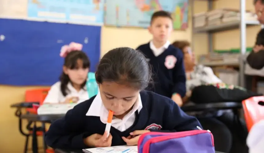 Piden a los padres de familia que tomen precauciones con los niños, debido al intenso frío que se ha registrado en los últimos días. Foto: Cortesía