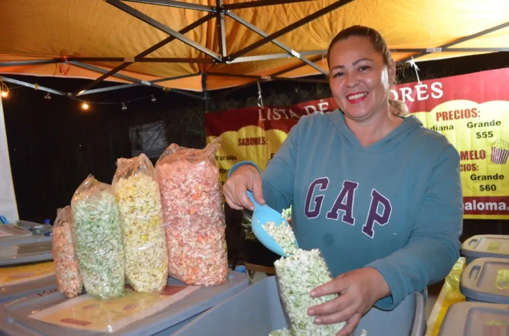 Karla oferta las palomitas de sobre la avenida Patria, a la altura del fraccionamiento Nueva Galicia y colonia Toledo Corro. De miércoles a domingo de 6:00 p.m. a 10:00 p.m. También todos los domingos puedes adquirir el producto en el Tianguis Huizaches.