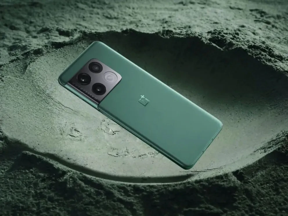 El smartphone OnePlus 10 Pro con diseño premium y pantalla con 2K tiene oferta del 20% en Mercado Libre