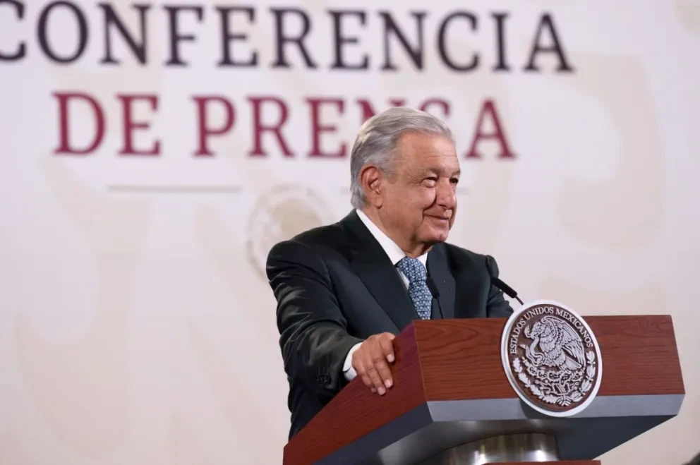 AMLO estrena en La Mañanera su nueva cuenta de TikTok.