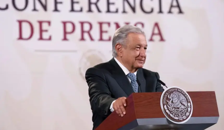 AMLO estrena en La Mañanera su nueva cuenta de TikTok.