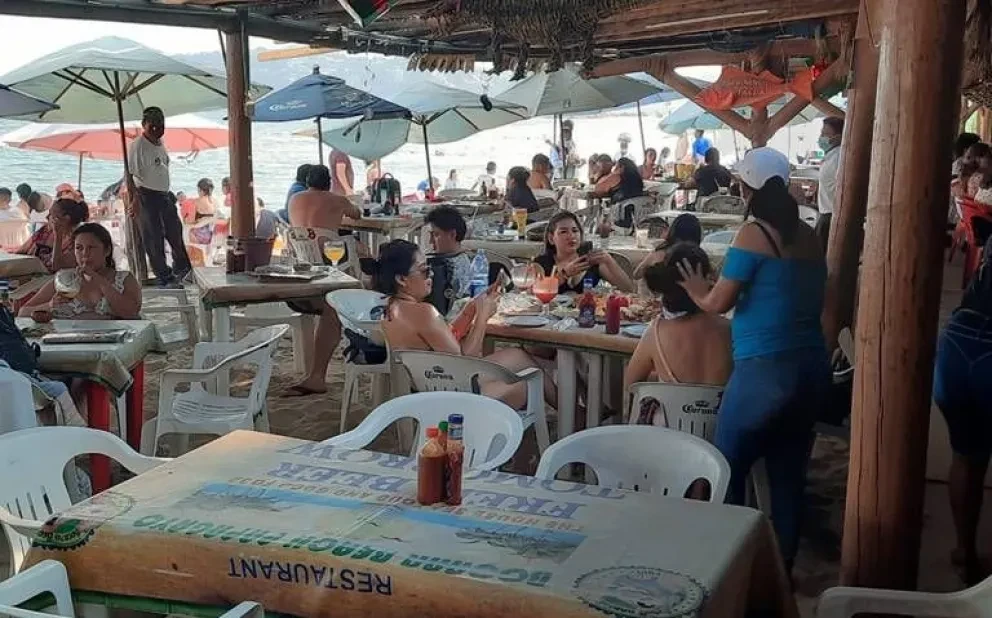 Gobierno de México dará créditos de 300 mil pesos a empresario de pequeños hoteles y restaurantes de Acapulco.
