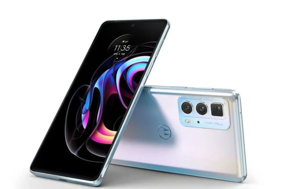 El smartphone Motorola Moto Edge 20 Pro trae 3 micrófonos. Foto: Cortesía