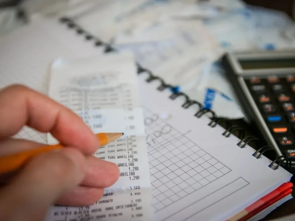 ¿Qué pasa si no pagas el predial, la luz y el agua? Así puede afectar tu historial crediticio