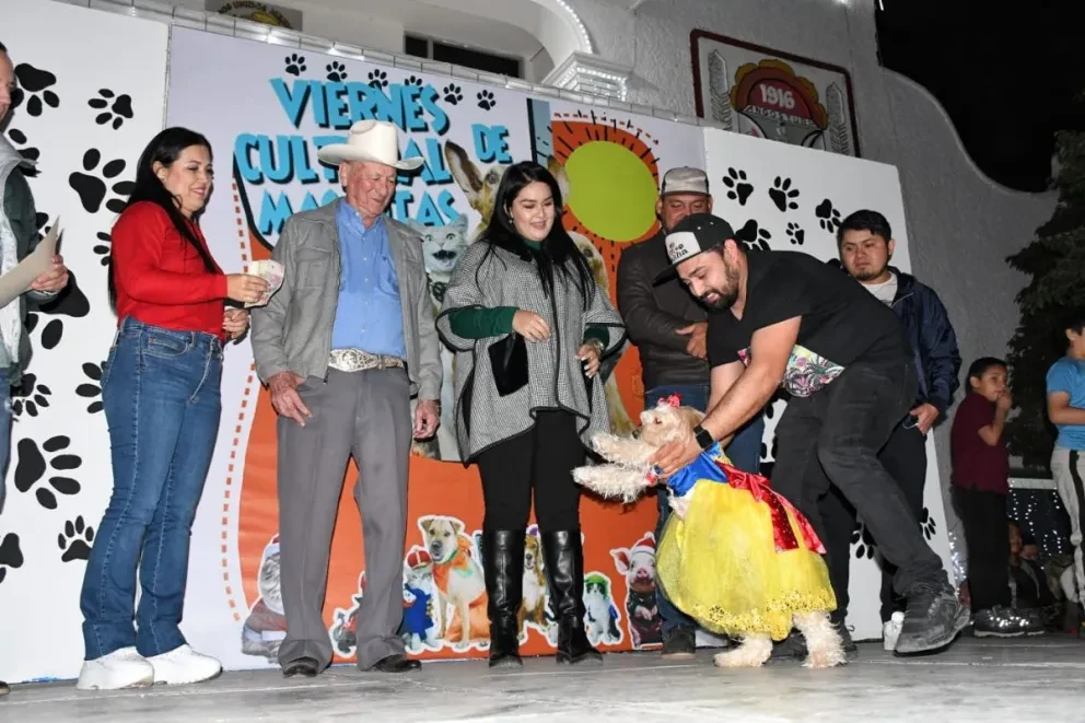 Tisha, Sasha y Lobito deslumbran con su talento y disfraz en el Viernes Cultural de Mascotas de Angostura.