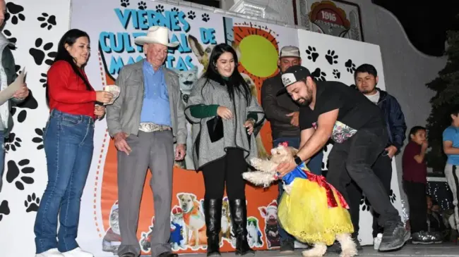 Tisha, Sasha y Lobito deslumbran con su talento y disfraz en el Viernes Cultural de Mascotas de Angostura.