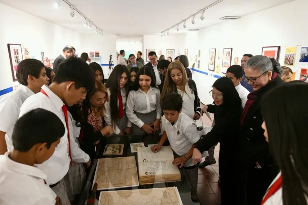 Abre la muestra “Los libros de Texto Gratuitos en la Historia de México, 1960-2023” en el MASIN