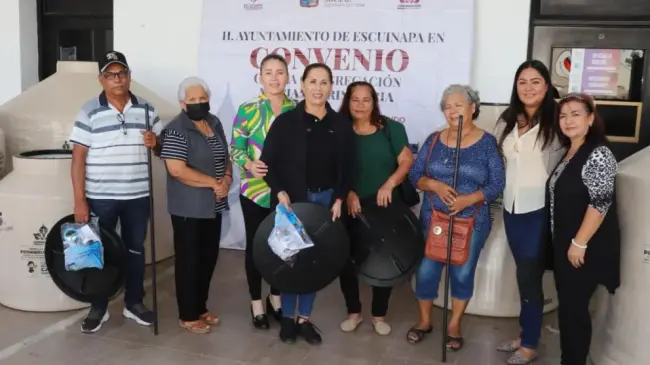 Ayuntamiento de Escuinapa hizo entrega de 31 tinacos de 1,100 litros, 1 tinaco de 450 litros, así como una cisterna de 1,200 litros, que son subsidiados por Congregación Mariana Trinitaria.