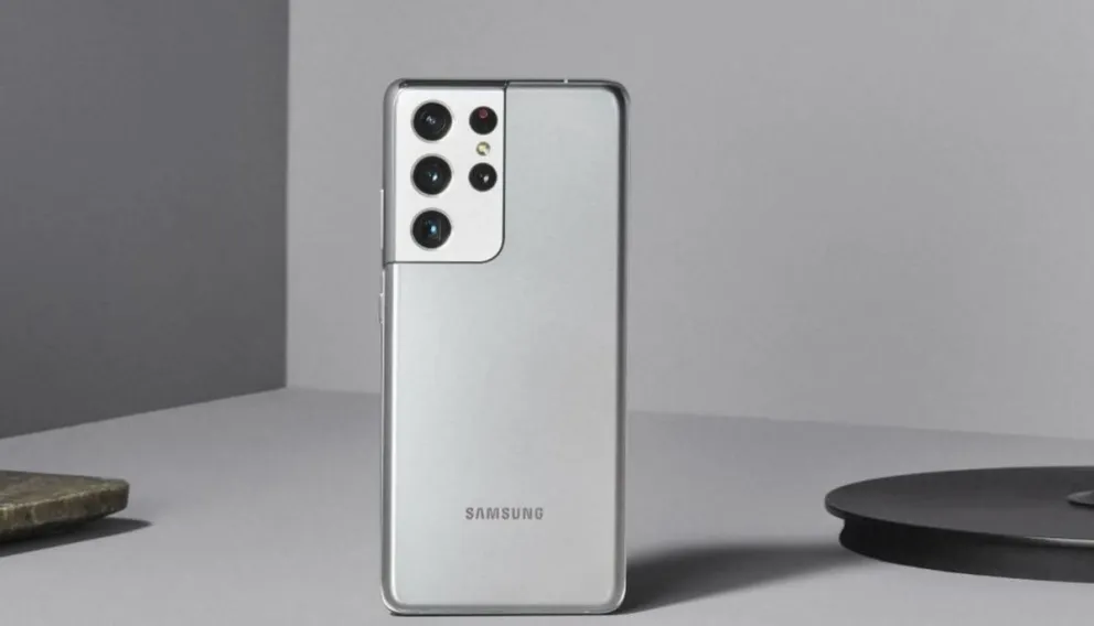 El smartphone Samsung Galaxy S21 Ultra viene con pantalla AMOLED y está con descuento. Foto: Cortesía