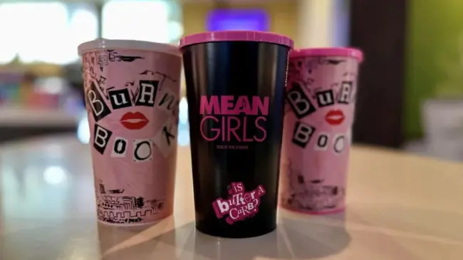 Llegan a Cinépolis los vasos de la película de Chicas Pesadas (Mean Girls). Foto: Cortesía