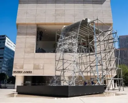 ¿Qué representa la misteriosa estructura en forma de cascada frente al Museo Jumex?